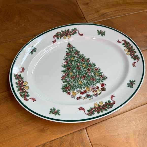 Johnson Brothers Victorian Christmas 12 Inch Platter England 1883 - Picture 2 of 8